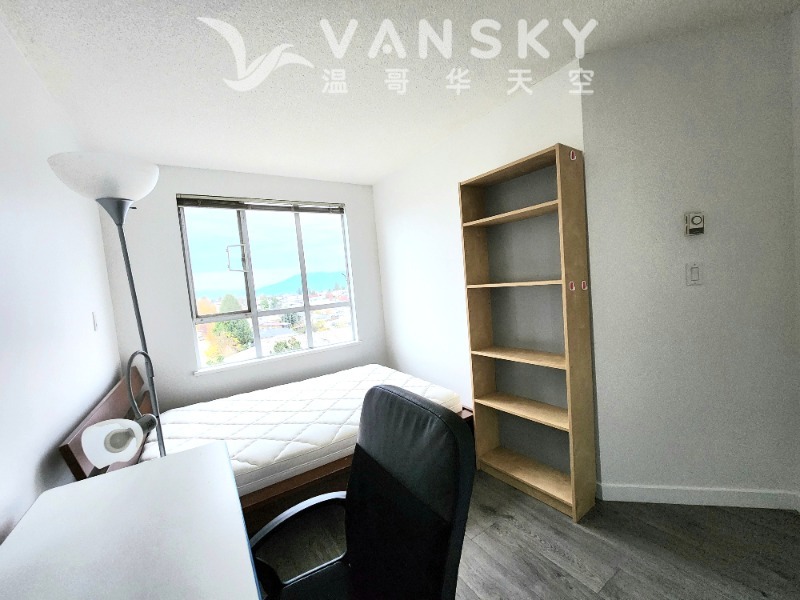 251104140023_Second bedroom 2.jpg